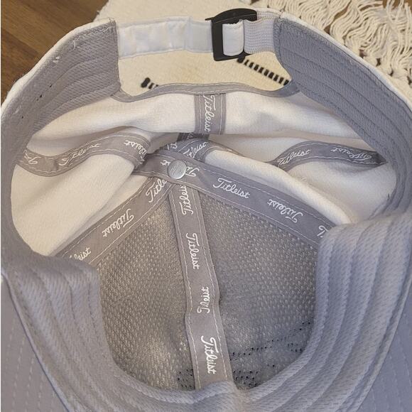 Titleist Performance Lightweight Golf Hat in Bone The Legends Of Orange Lake O/S - Picture 6 of 7